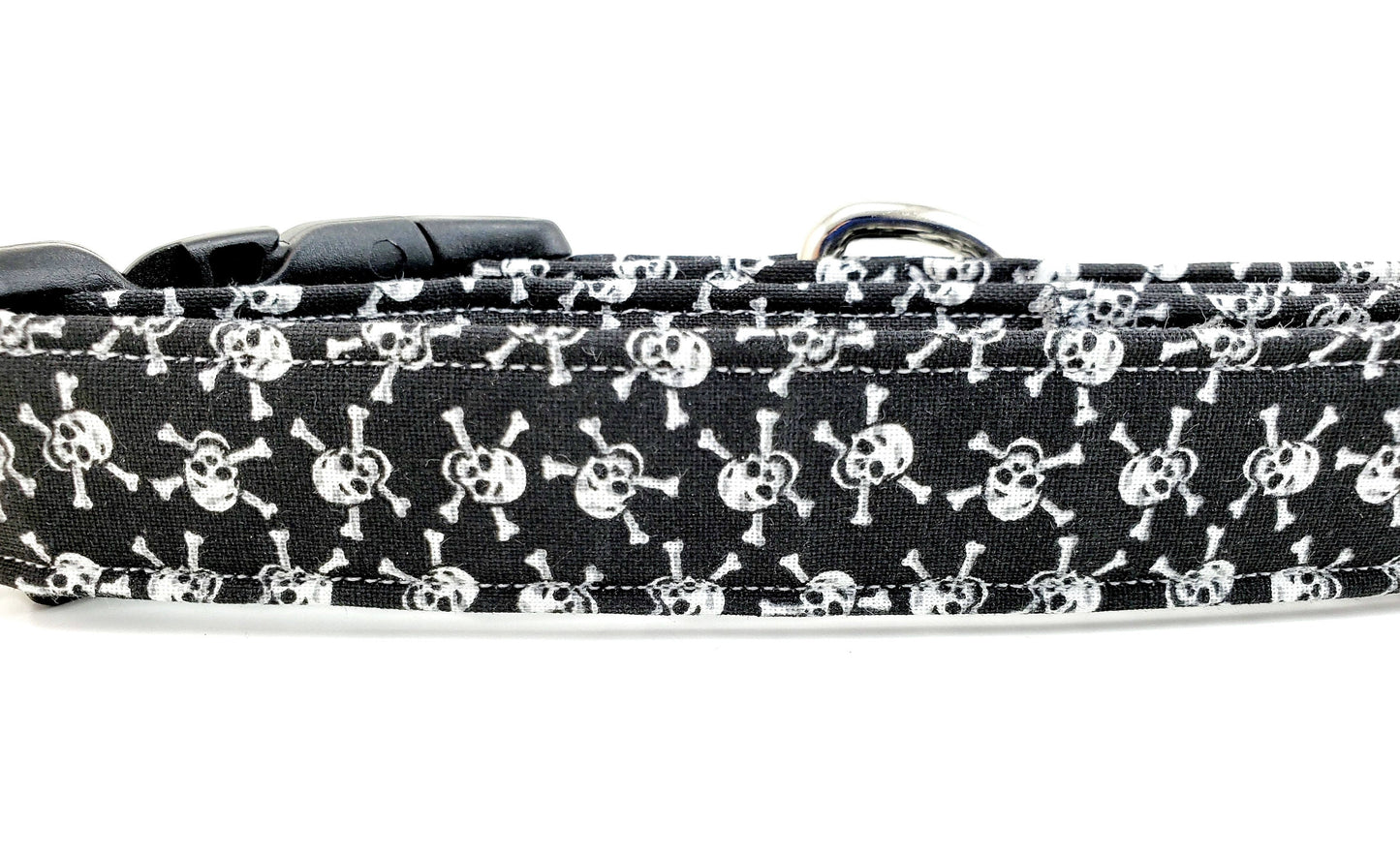 Skulls and Crossbones Dog Collar, Skulls Collar, Halloween Dog Collar, Small Dog Collar, Large Dog Collar, Girl Dog Collar, Boy Dog Collar